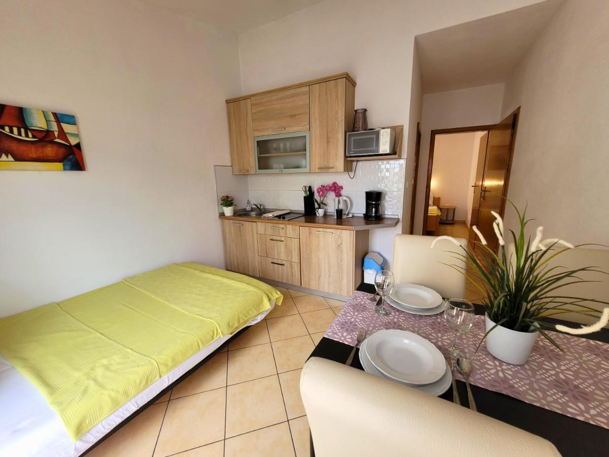 Apartment Jelena Vir Ngoại thất bức ảnh