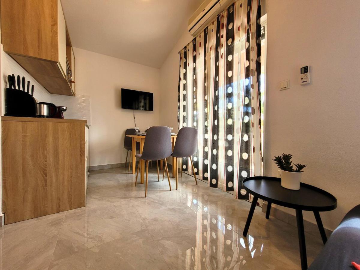 Apartment Jelena Vir Ngoại thất bức ảnh