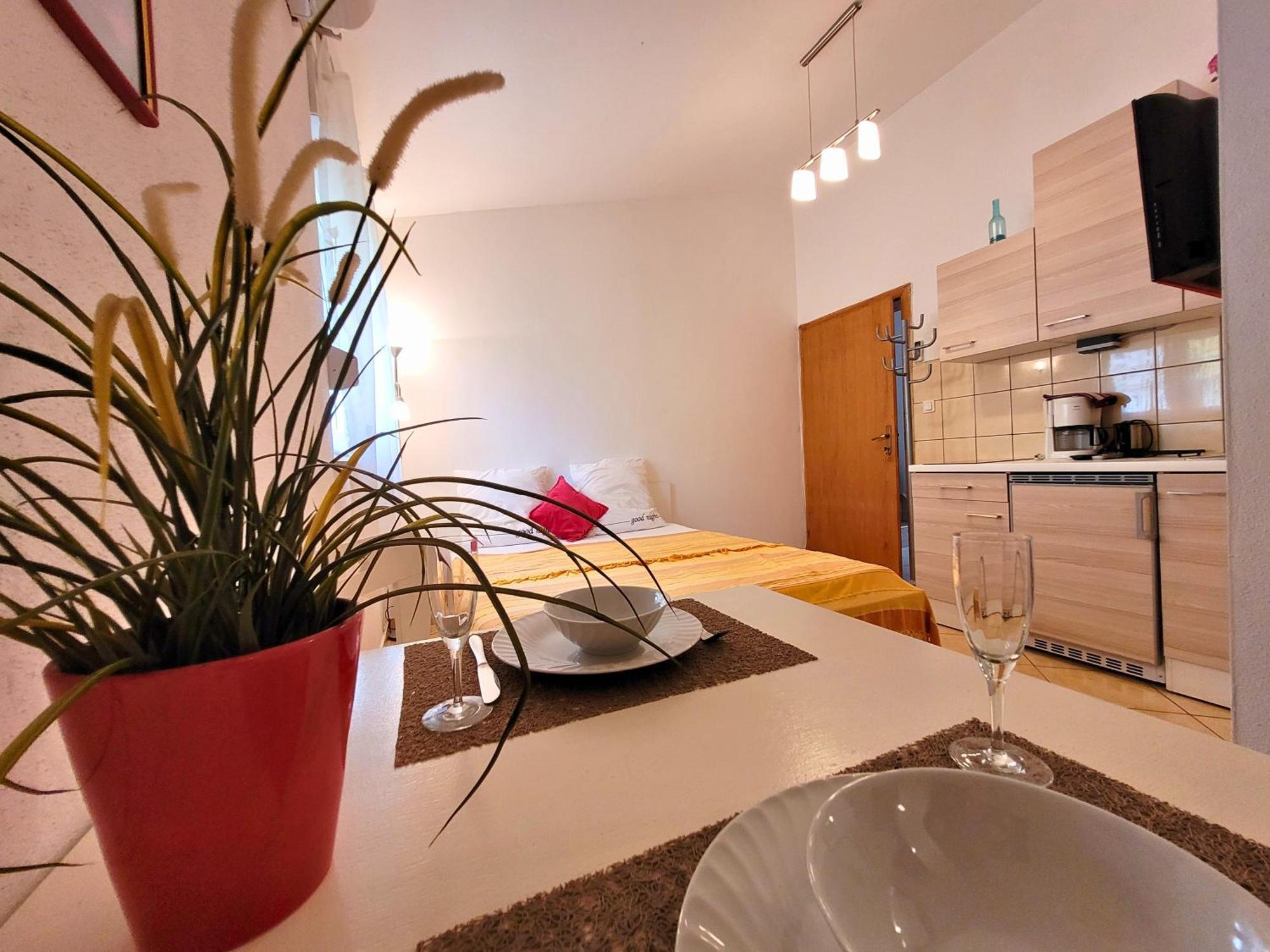 Apartment Jelena Vir Ngoại thất bức ảnh